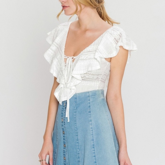 Lace Ruffle Bodysuit - Picture 4 of 4